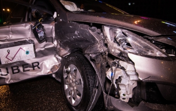 В Киеве случилось ДТП с участием такси, пострадал пассажир (видео)
