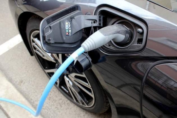 Зарядки для электромобилей станут обязательными на парковках Украины