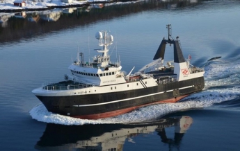 Вблизи Норвегии тонет судно с 14 людьми на борту