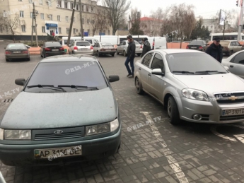 К праздникам мелитопольские водители резко "стали" инвалидами (фото)