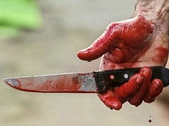 Запорожанка жестоко изрезала ножом своего мужа (фото 18+)