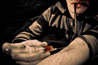 В Запорожье запечатлели наркомана под кайфом (Видео)