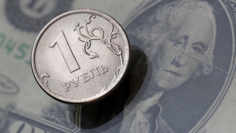 Российский рубль за год "похудел" более чем на 20% из-за санкций