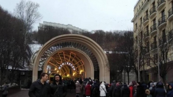 В Киеве образовалась огромная очередь к фуникулеру