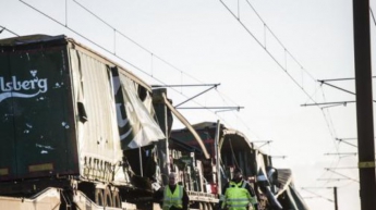 Авария на железнодорожном мосту, погибли 6 человек