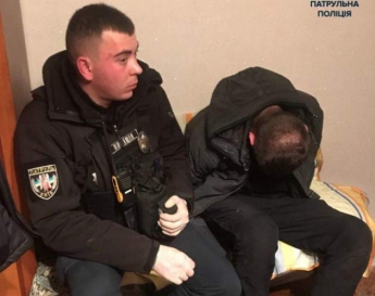 Киевские патрульные сняли с подоконника самоубийцу