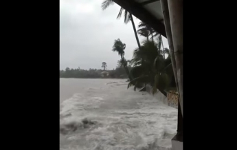 Тропический шторм обрушился на Таиланд