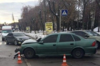 Пьяное ДТП под Киевом: водитель иномарки столкнулся с ВАЗ 2106, пострадали трое детей