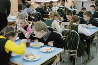 В Мелитопольских школах спросом пользуются булочки, а не горячие обеды