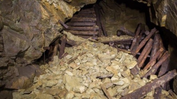 Из-за оползня на руднике погибли более 30 человек