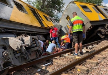 В ЮАР столкнулись два поезда: сотни пострадавших (фото)