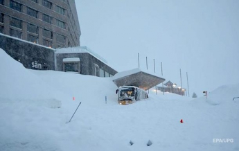 В Швейцарии лавина обрушилась на отель (фото)