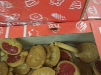 В Мелитополе в одном из супермаркетов продают печенье с тараканьей начинкой (фото)
