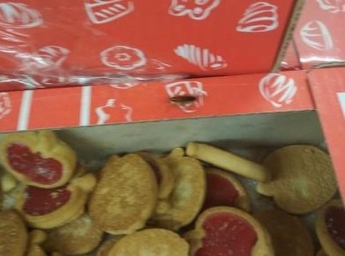 В Мелитополе в одном из супермаркетов продают печенье с тараканьей начинкой (фото)