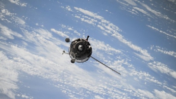 Российский спутник перестал "подчиняться" ученым: связь восстанавливают четвертый день