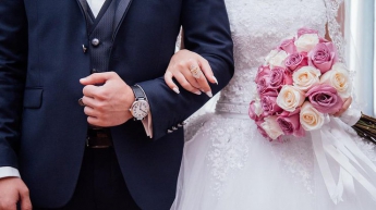 Невеста заставила гостей изменить внешность ради свадьбы