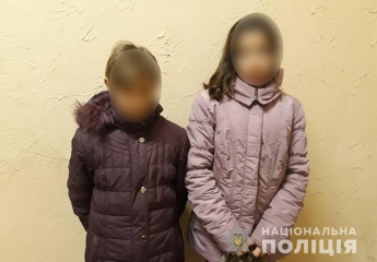 Полицейские нашли двух маленьких девочек в посадке возле трассы