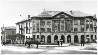 Как выглядело здание на центральном проспекте в 50-е годы прошлого столетия (фото)