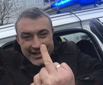 В Бердянске пьяный водитель угрожал полицейским и прохожим (видео)