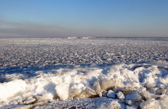 В Запорожской области красиво замерзает море (ВИДЕО)