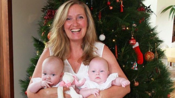 Три выкидыша и пять ЭКО: австралийка родила близняшек в 50 лет