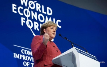 Меркель пошла против Трампа в Давосе - СМИ