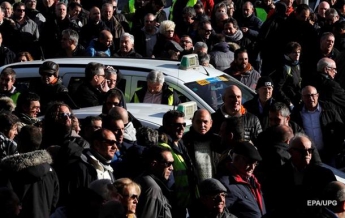 Протест таксистов в Мадриде: десять пострадавших