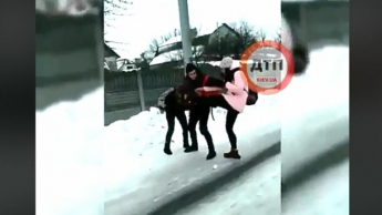Буллинг в школе под Борисполем: появилось видео избиения девочки