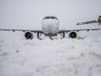 Из-за непогоды в аэропорту Запорожья отменяют и задерживают рейсы