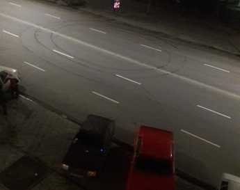 Опасные развлечения. На дорогах в Мелитополе появляются черные круги (фото)