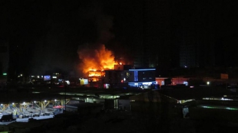 В Харькове загорелся торговый центр (видео)