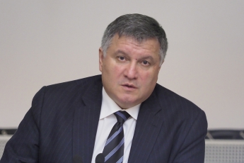 Аваков пригрозил тюрьмой украинцам, которые на выборах будут заниматься фальсификацией