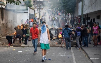 В Венесуэле растет количество погибших и задержанных