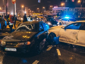 Масштабное ДТП в центре Киева: разбиты пять машин, есть жертвы (фото, видео)