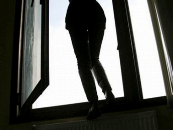 В Запорожской области женщина выбросилась из окна многоэтажки