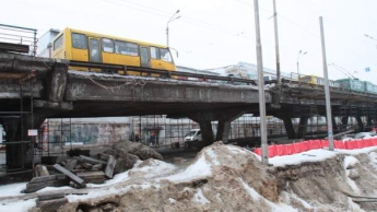 Разваливается на глазах: озвучена дата демонтажа Шулявского моста в Киеве (фото)