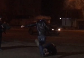В Запорожской области сняли на видео жестокую драку