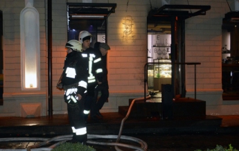 Пожар в кафе Днепра: двое пострадавших (видео)