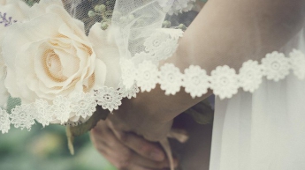 23-летняя украинка "вышла замуж" за саму себя