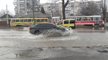 Виновата реклама: три района Одессы остались без воды (Фото)
