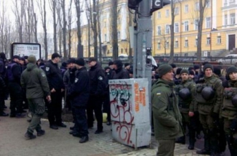 В центр Киева стягивают усиленные наряды полиции и Нацгвардии