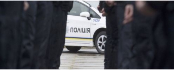 Прохожие спасли чудом: в Киеве коп атаковал школьницу