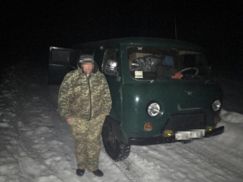 На границе с Россией украинские пограничники изъяли 250 кг красной икры (фото, видео)
