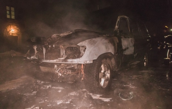В Киеве сгорел автомобиль депутата горсовета (видео)