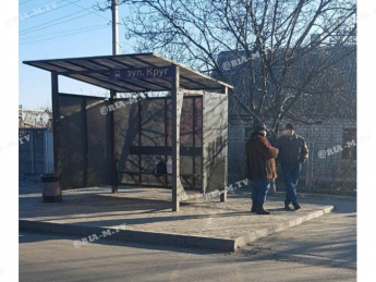 В Мелитополе вандалы продолжают крушить остановки общественного транспорта (фото)