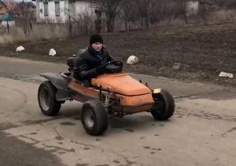 В Запорожской области молодой тракторист собрал "чудо-квадроцикл" (Видео)
