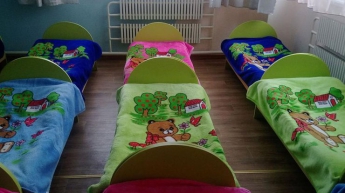 Пустой холодильник и игрушки под замком: в Харькове проверили детский дом (фото)