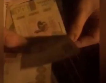 В Мелитополе парни, которые проводили уличный эксперимент, лишились денег (видео)