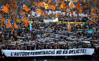 "Свобода!" и "Независимость!" 200 тыс. человек протестовали в Барселоне