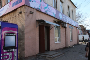 В Мелитополе любитель колбаски пытался залезть в магазин мясокомбината